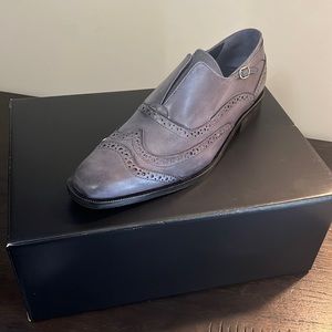 Men’s grey dress shoes. Size 10 US and 43 EU. Never worn before.